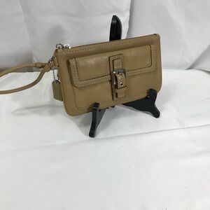 Coach Vintage Soho Hampton  Tan Leather Wristlet EUC
